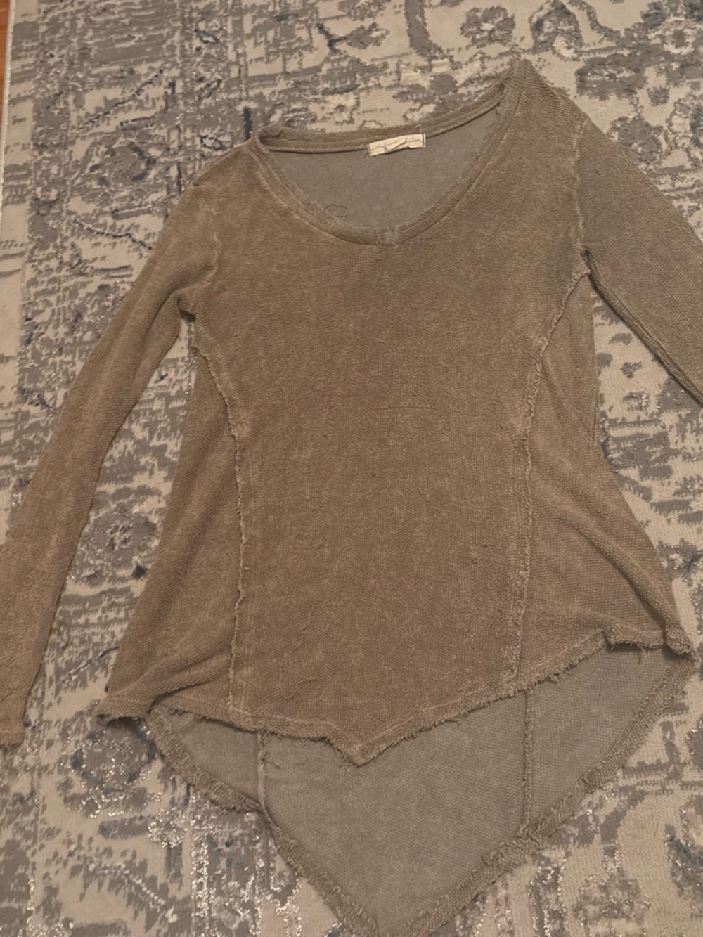 Women’s Long Sleeve V-Neck Pointed Hem Top - Taupe